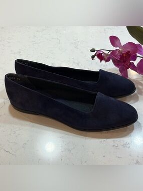 Lands’ End blue suade pointed toe flats size 9.5